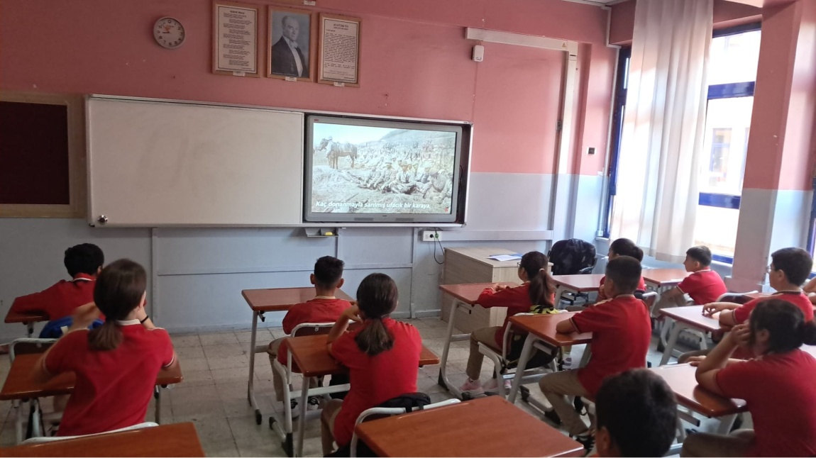 İlk Dersimizde Çanakkale'den Gazze'ye Bağımsızlık Ruhu ve Vatan Sevgisi Konusunu İşledik