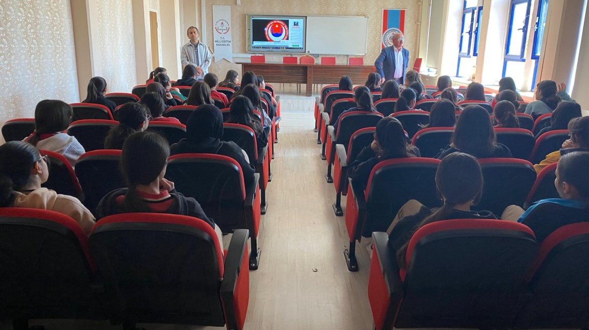 Öğrencilerimize Abdussamed Bal Kız İmam Hatip Lisesi Tanıtımı Yapıldı