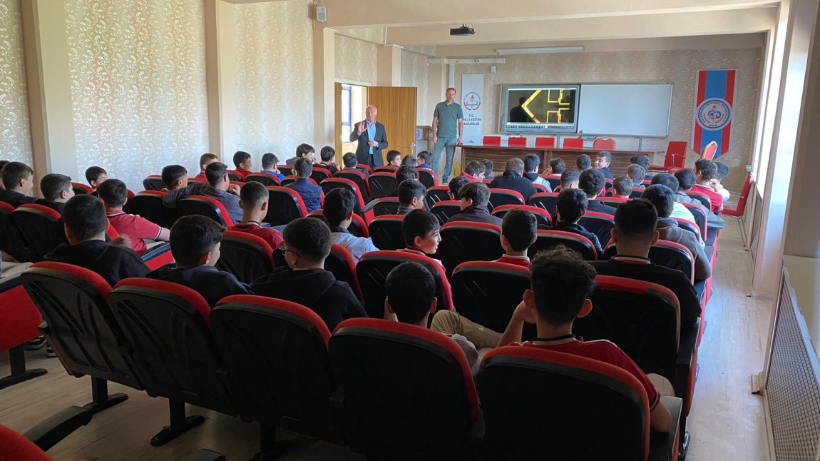 Öğrencilerimize Abdülhamit Han Erkek İmam Hatip Lisesi Tanıtımı Yapıldı